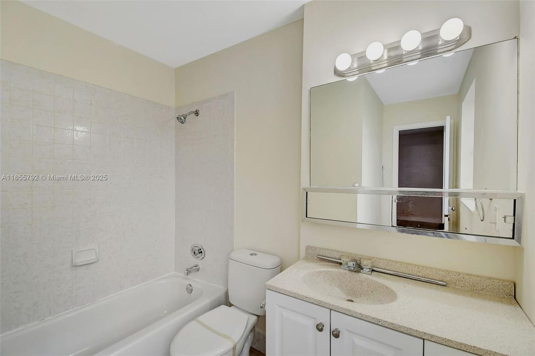 En Venta: $389,900 (2 camas, 2 baños, 1223 Pies cuadrados)