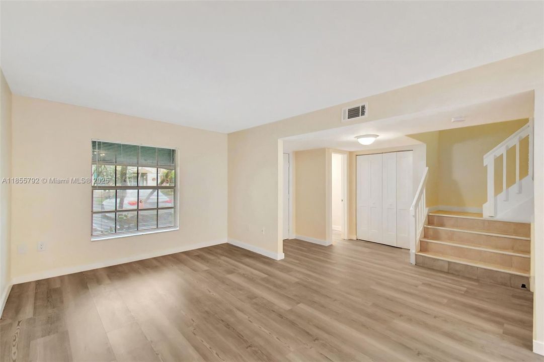 En Venta: $389,900 (2 camas, 2 baños, 1223 Pies cuadrados)