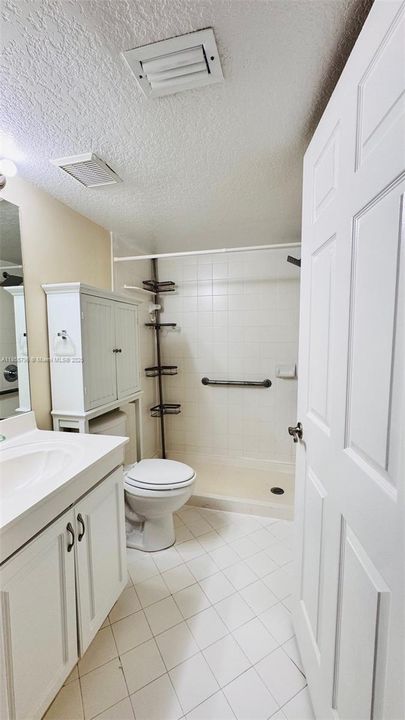 Под контрактом: $215,000 (2 спален, 2 ванн, 822 Квадратных фут)