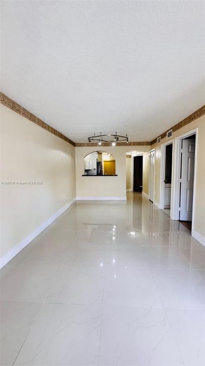 Под контрактом: $215,000 (2 спален, 2 ванн, 822 Квадратных фут)