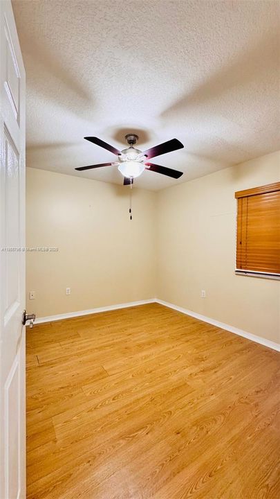 Под контрактом: $215,000 (2 спален, 2 ванн, 822 Квадратных фут)