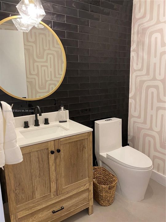 合同活跃: $10,000 (3 贝兹, 3 浴室, 3069 平方英尺)