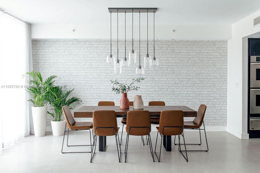 合同活跃: $10,000 (3 贝兹, 3 浴室, 3069 平方英尺)