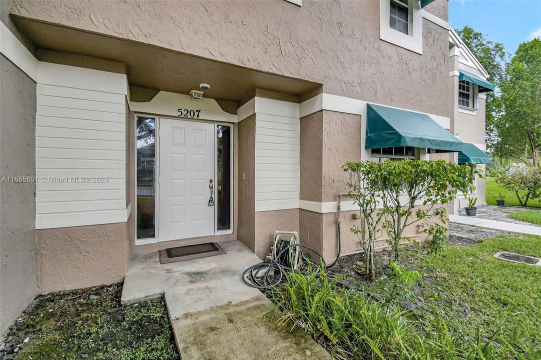 En Venta: $419,900 (3 camas, 3 baños, 1459 Pies cuadrados)