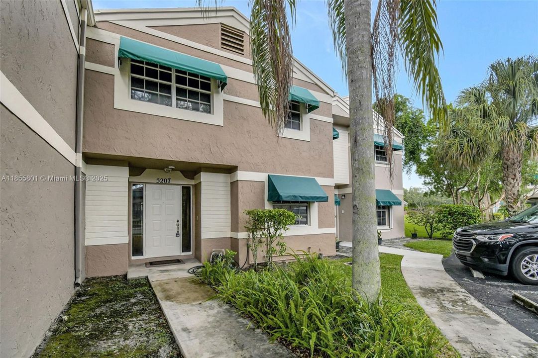 En Venta: $419,900 (3 camas, 3 baños, 1459 Pies cuadrados)