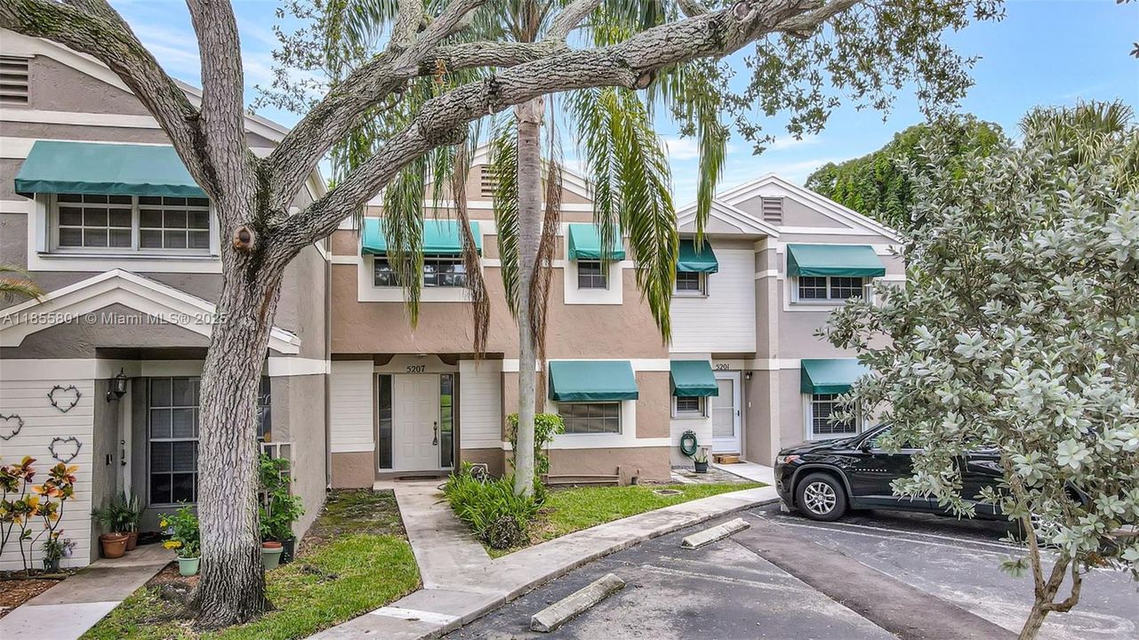 En Venta: $419,900 (3 camas, 3 baños, 1459 Pies cuadrados)