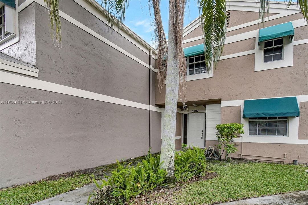 En Venta: $419,900 (3 camas, 3 baños, 1459 Pies cuadrados)