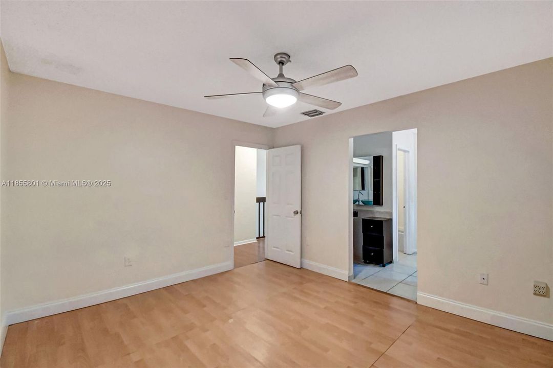 En Venta: $419,900 (3 camas, 3 baños, 1459 Pies cuadrados)