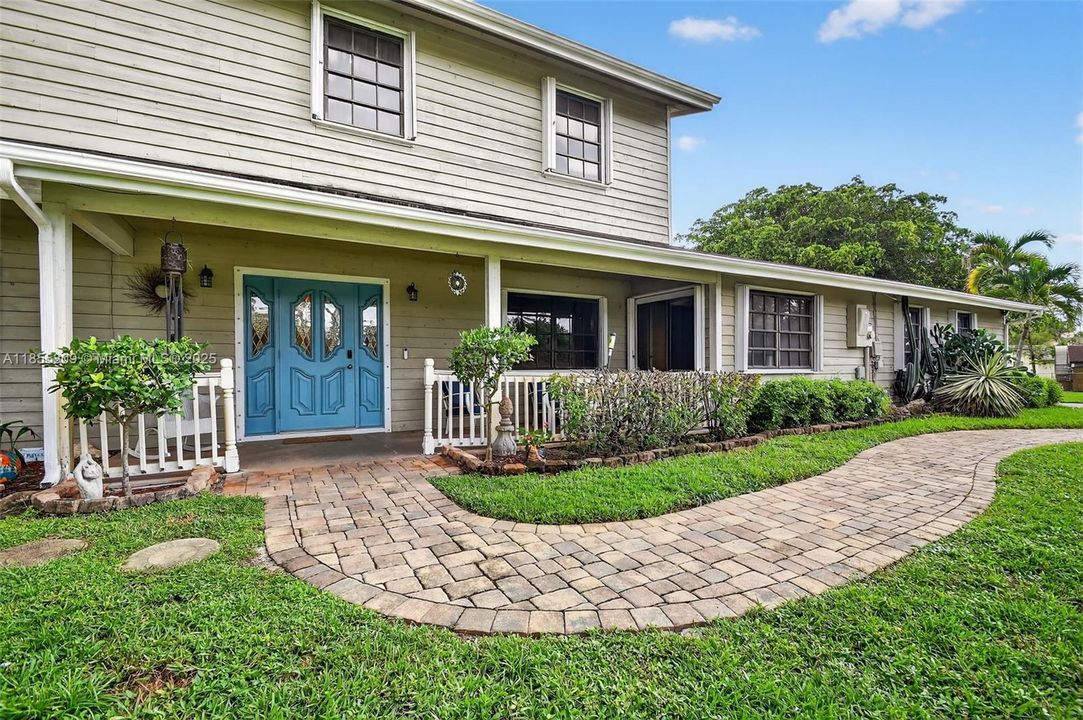 Vendido Recientemente: $750,000 (4 camas, 3 baños, 2824 Pies cuadrados)