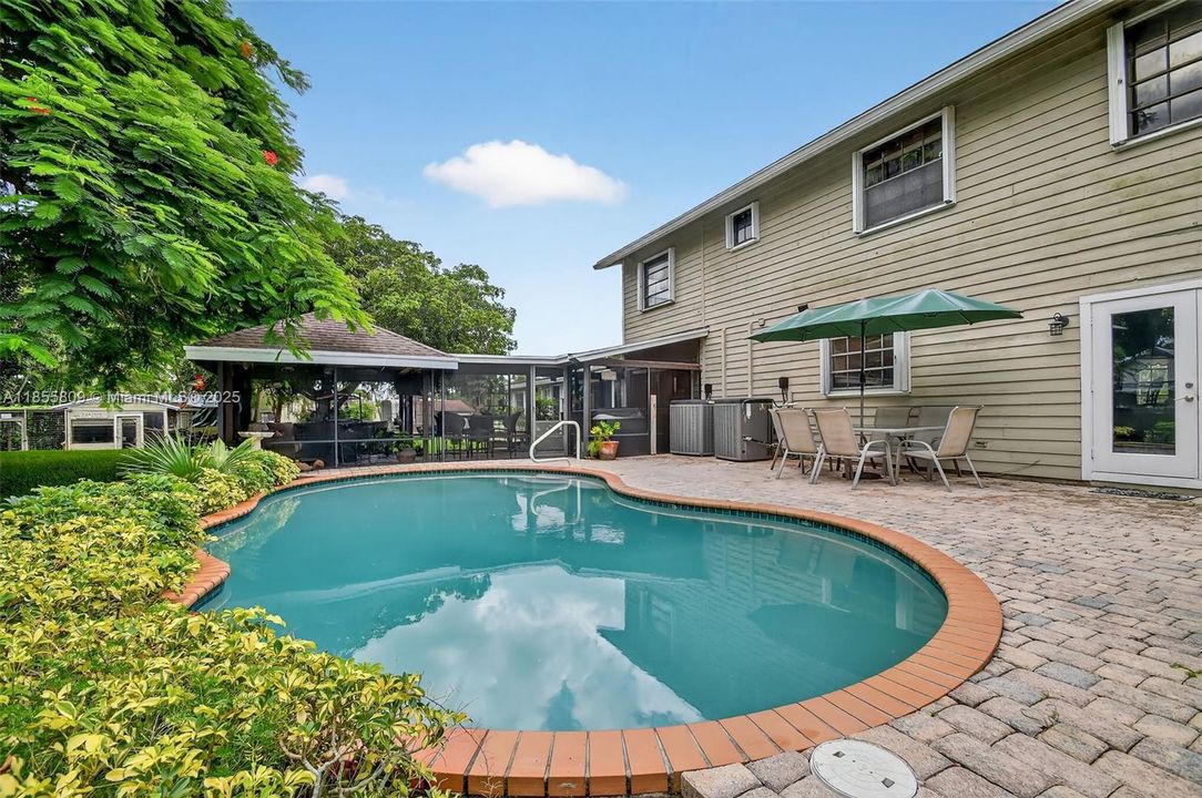 Vendido Recientemente: $750,000 (4 camas, 3 baños, 2824 Pies cuadrados)