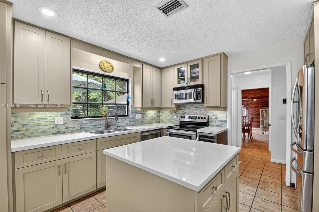 Vendido Recientemente: $750,000 (4 camas, 3 baños, 2824 Pies cuadrados)