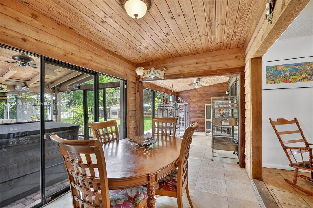 Vendido Recientemente: $750,000 (4 camas, 3 baños, 2824 Pies cuadrados)