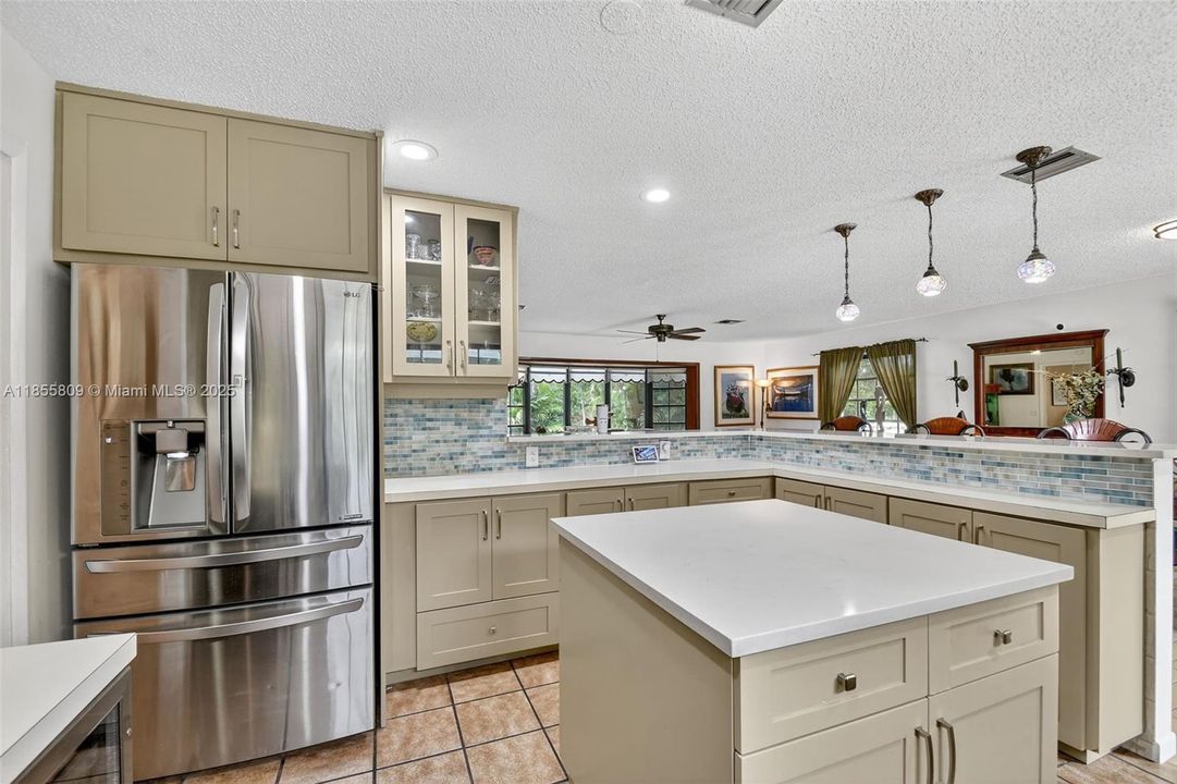 Vendido Recientemente: $750,000 (4 camas, 3 baños, 2824 Pies cuadrados)