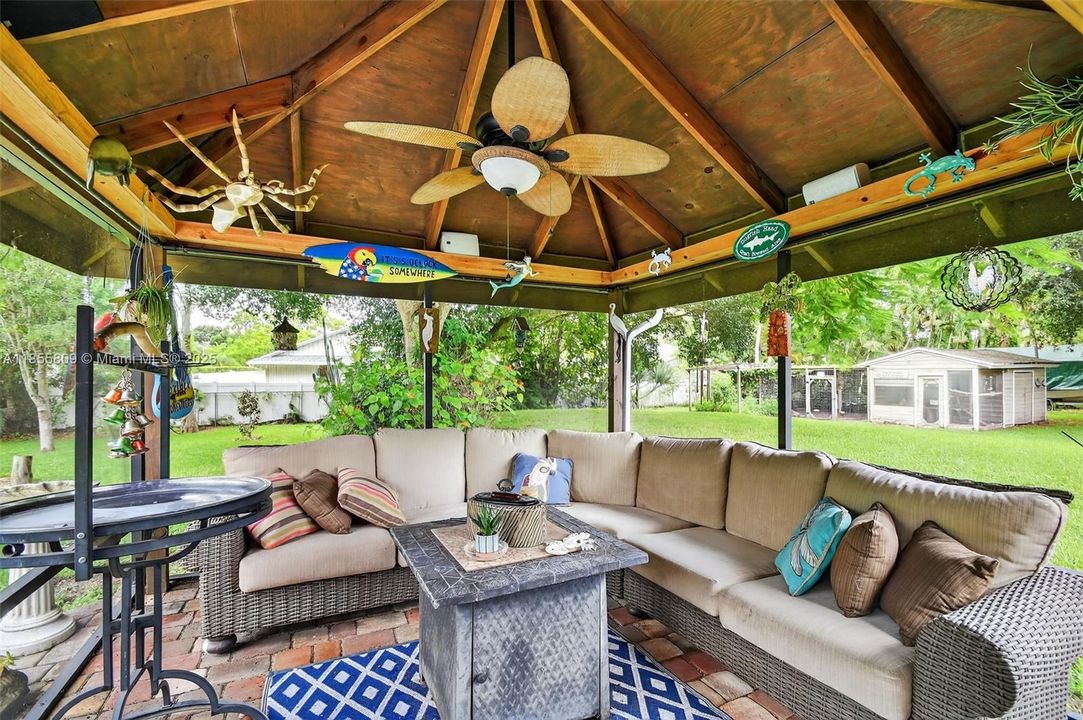 Vendido Recientemente: $750,000 (4 camas, 3 baños, 2824 Pies cuadrados)