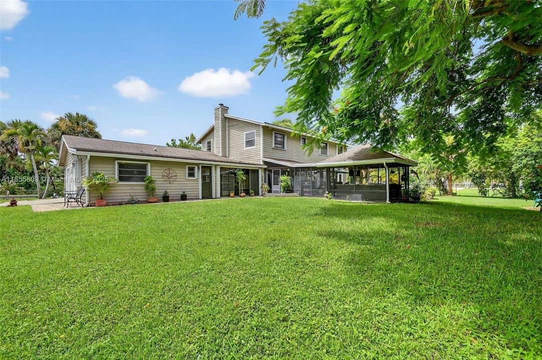 Vendido Recientemente: $750,000 (4 camas, 3 baños, 2824 Pies cuadrados)