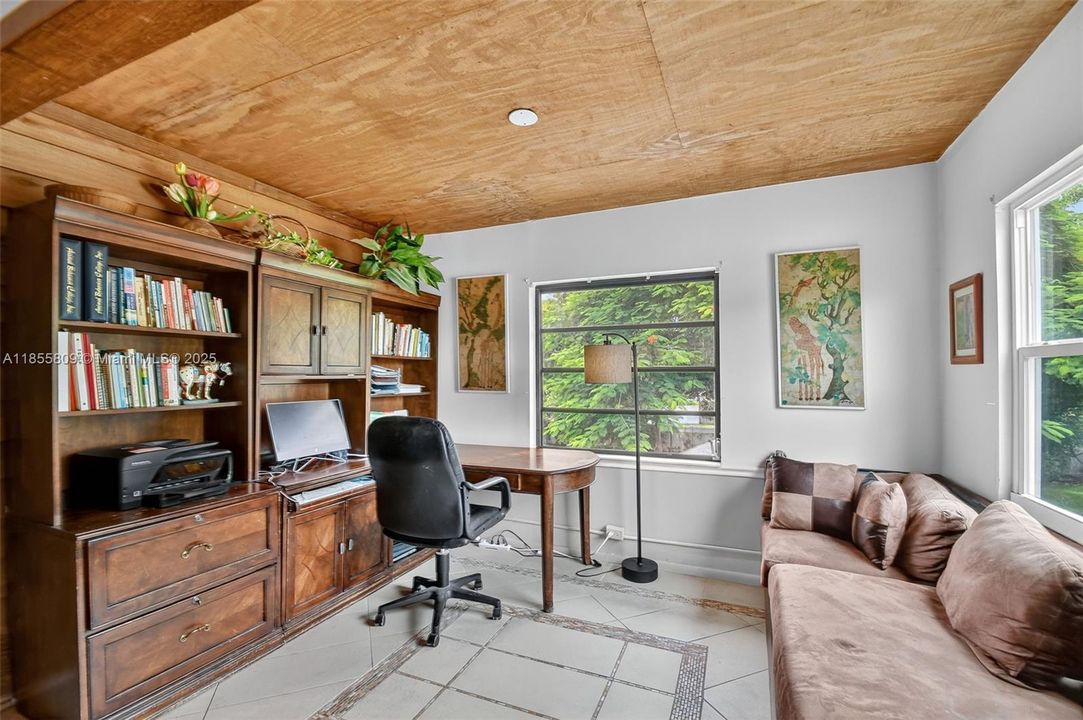 Vendido Recientemente: $750,000 (4 camas, 3 baños, 2824 Pies cuadrados)