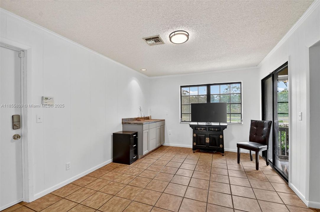 Vendido Recientemente: $750,000 (4 camas, 3 baños, 2824 Pies cuadrados)