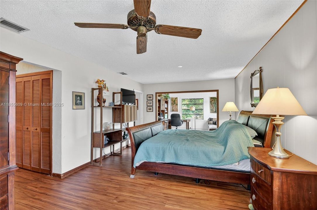 Vendido Recientemente: $750,000 (4 camas, 3 baños, 2824 Pies cuadrados)