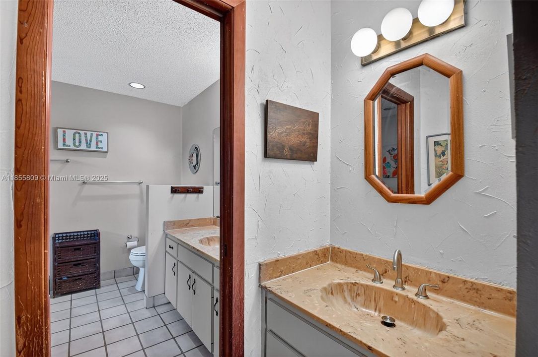 Vendido Recientemente: $750,000 (4 camas, 3 baños, 2824 Pies cuadrados)