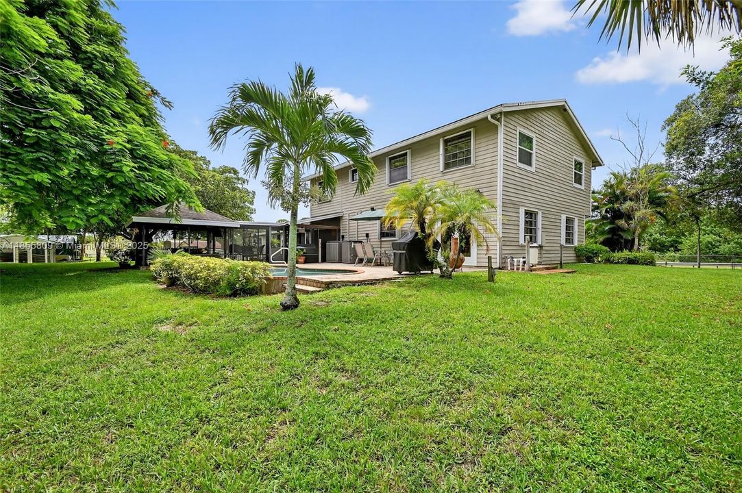 Vendido Recientemente: $750,000 (4 camas, 3 baños, 2824 Pies cuadrados)