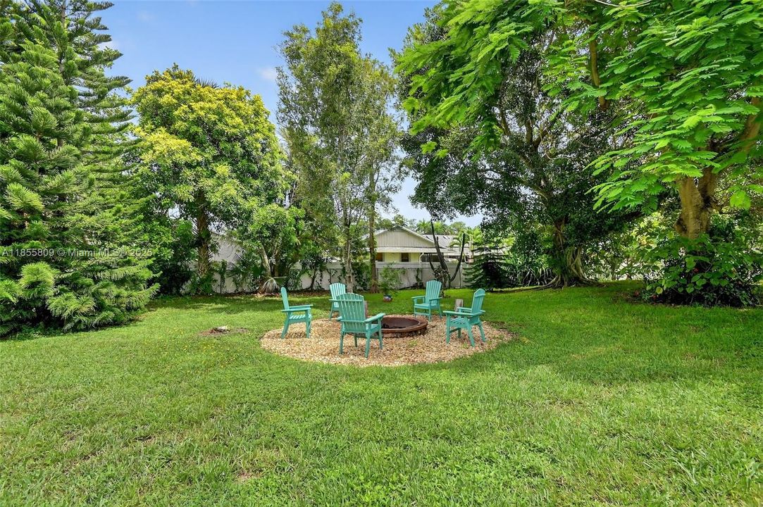 Vendido Recientemente: $750,000 (4 camas, 3 baños, 2824 Pies cuadrados)