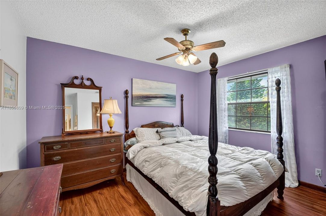 Vendido Recientemente: $750,000 (4 camas, 3 baños, 2824 Pies cuadrados)