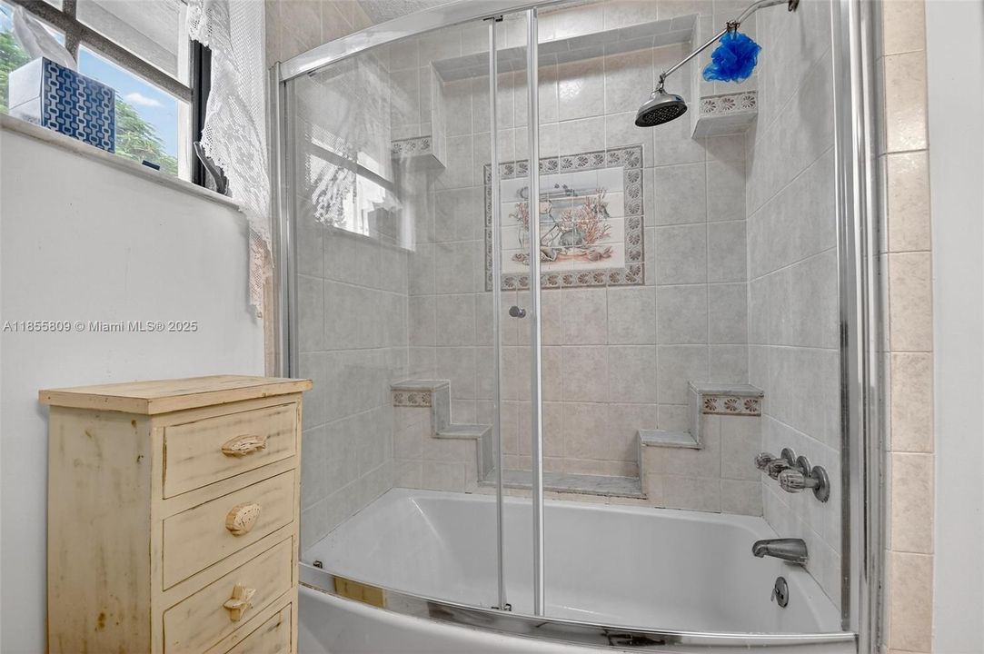 Vendido Recientemente: $750,000 (4 camas, 3 baños, 2824 Pies cuadrados)