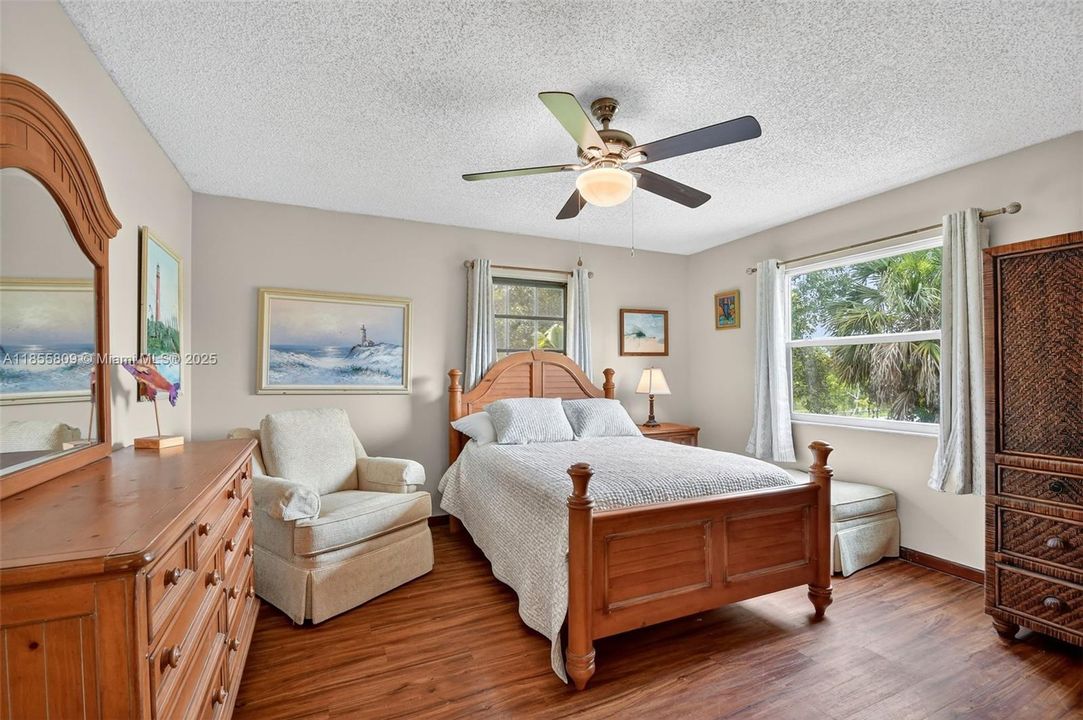 Vendido Recientemente: $750,000 (4 camas, 3 baños, 2824 Pies cuadrados)