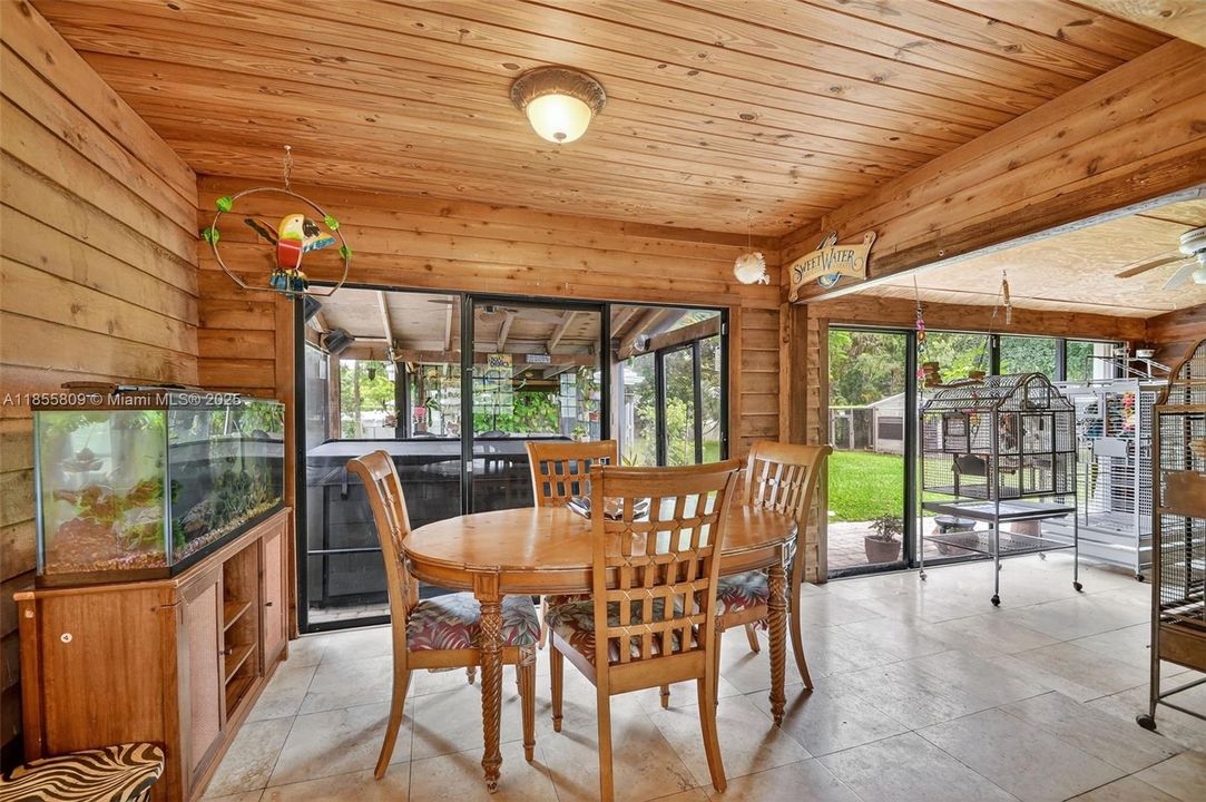 Vendido Recientemente: $750,000 (4 camas, 3 baños, 2824 Pies cuadrados)