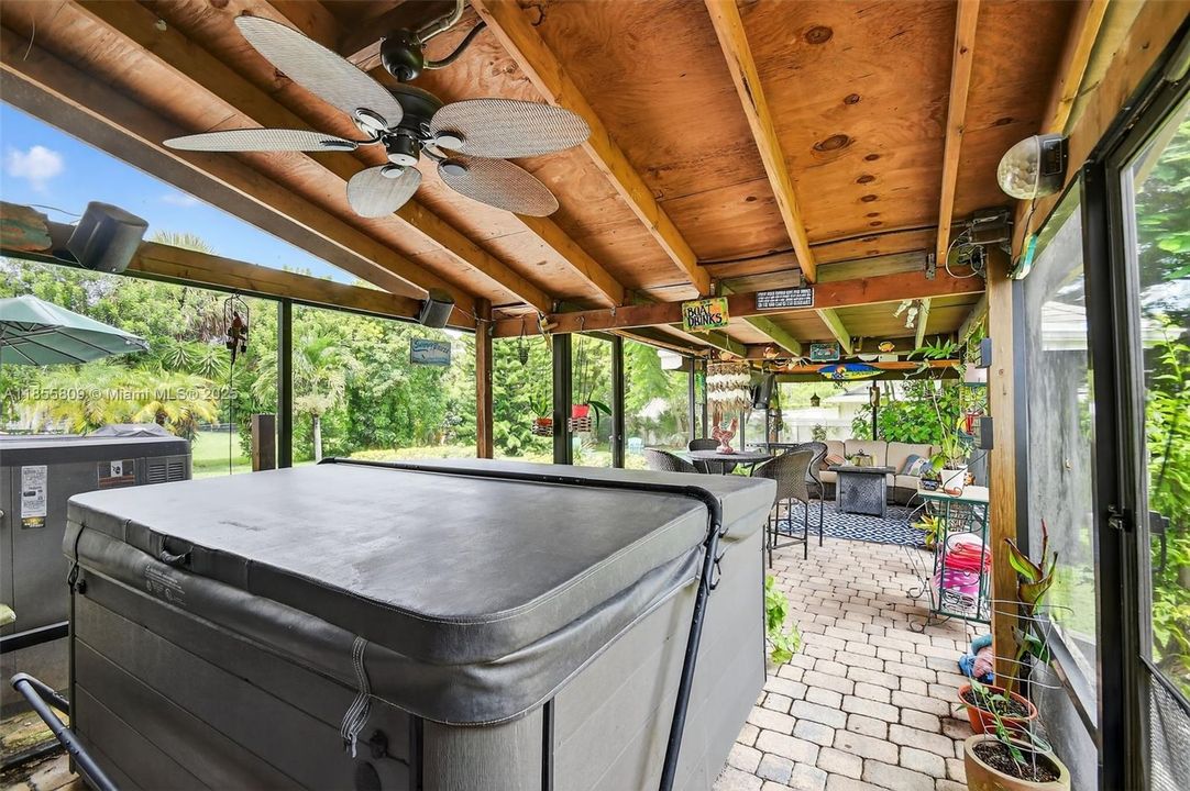 Vendido Recientemente: $750,000 (4 camas, 3 baños, 2824 Pies cuadrados)