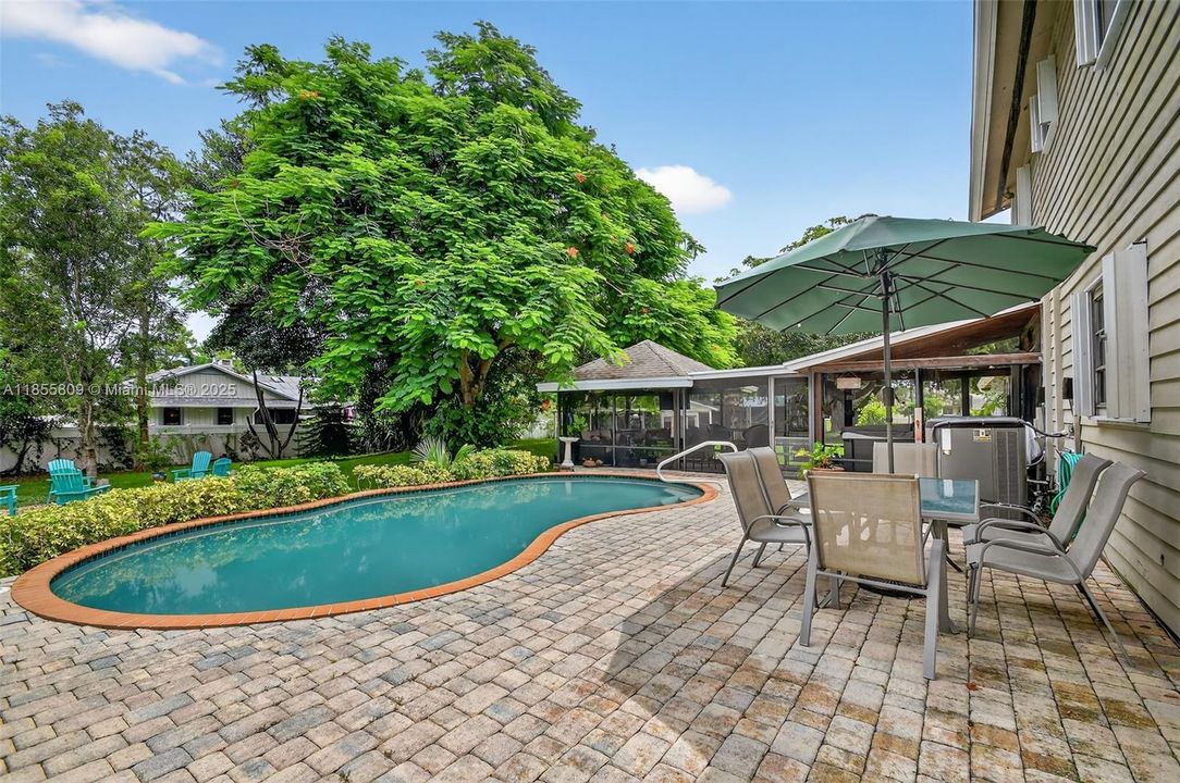 Vendido Recientemente: $750,000 (4 camas, 3 baños, 2824 Pies cuadrados)