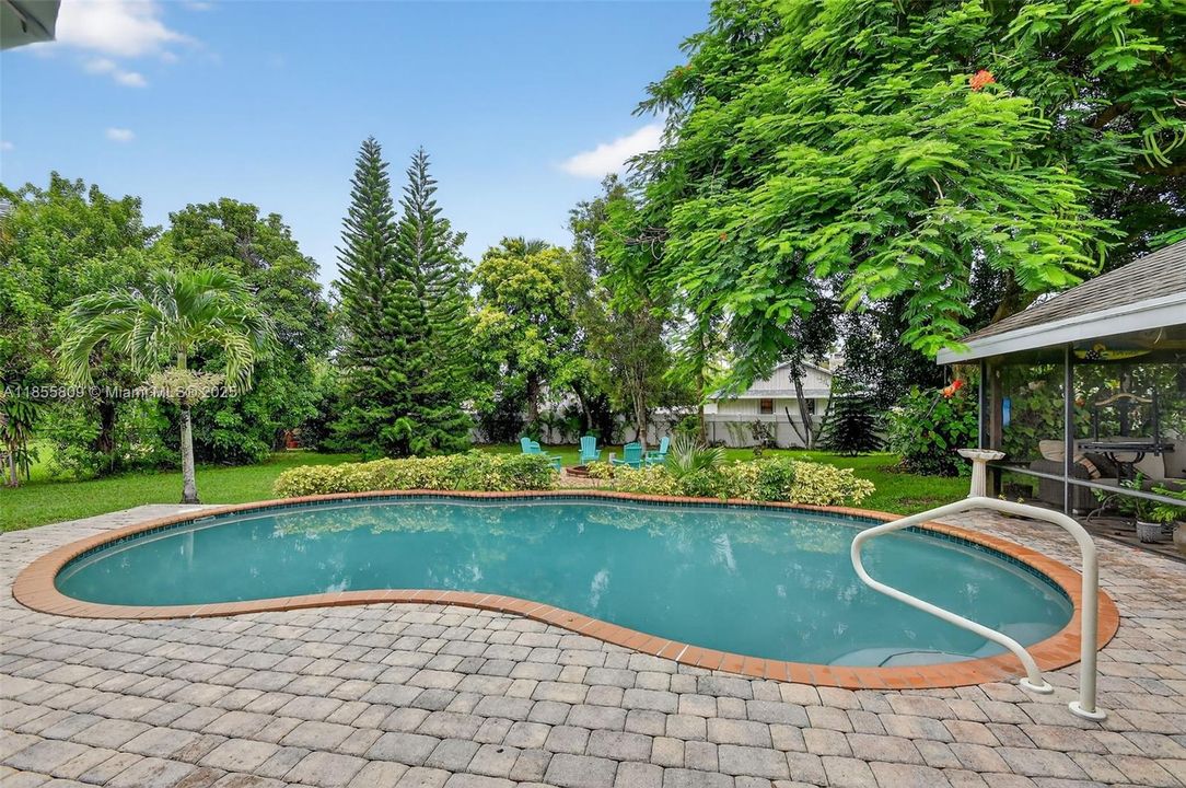 Vendido Recientemente: $750,000 (4 camas, 3 baños, 2824 Pies cuadrados)