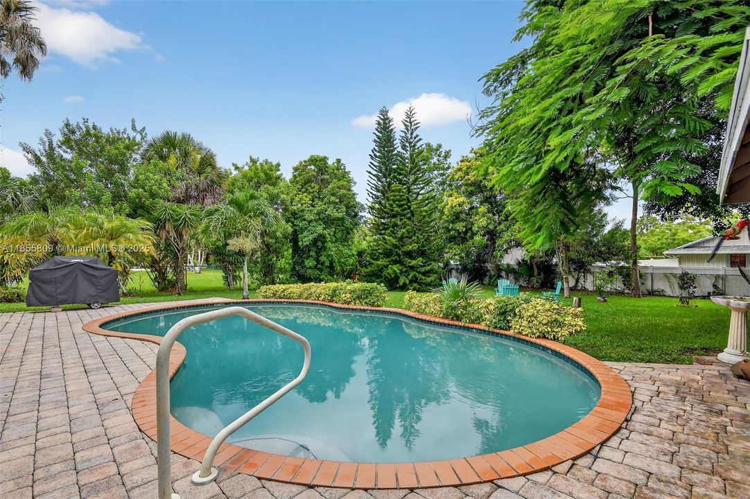 Vendido Recientemente: $750,000 (4 camas, 3 baños, 2824 Pies cuadrados)