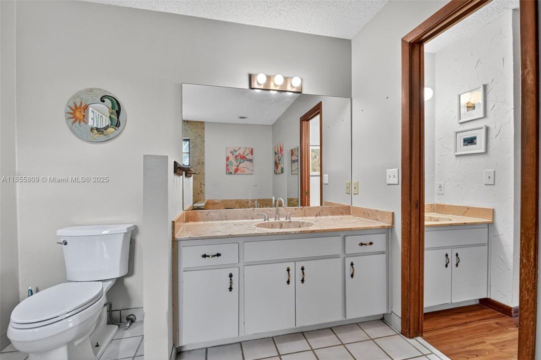 Vendido Recientemente: $750,000 (4 camas, 3 baños, 2824 Pies cuadrados)