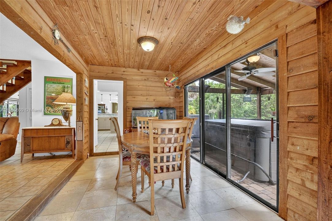 Vendido Recientemente: $750,000 (4 camas, 3 baños, 2824 Pies cuadrados)