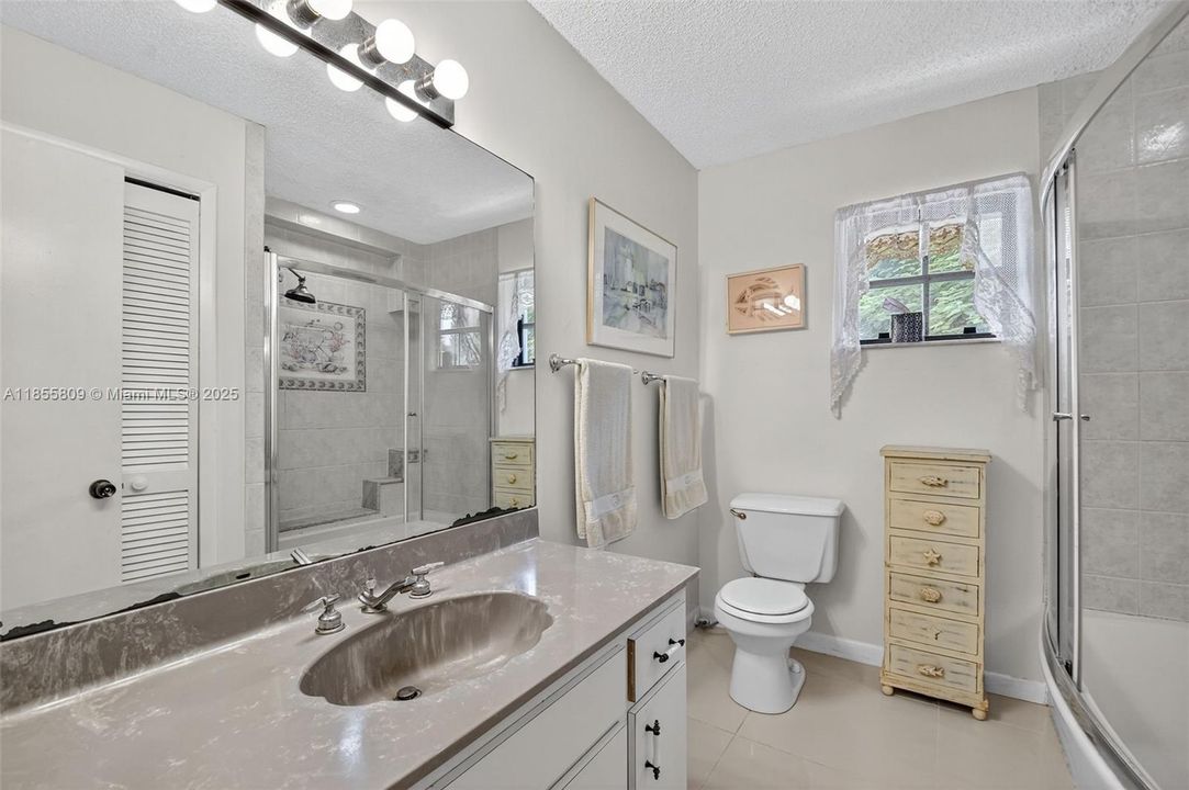 Vendido Recientemente: $750,000 (4 camas, 3 baños, 2824 Pies cuadrados)