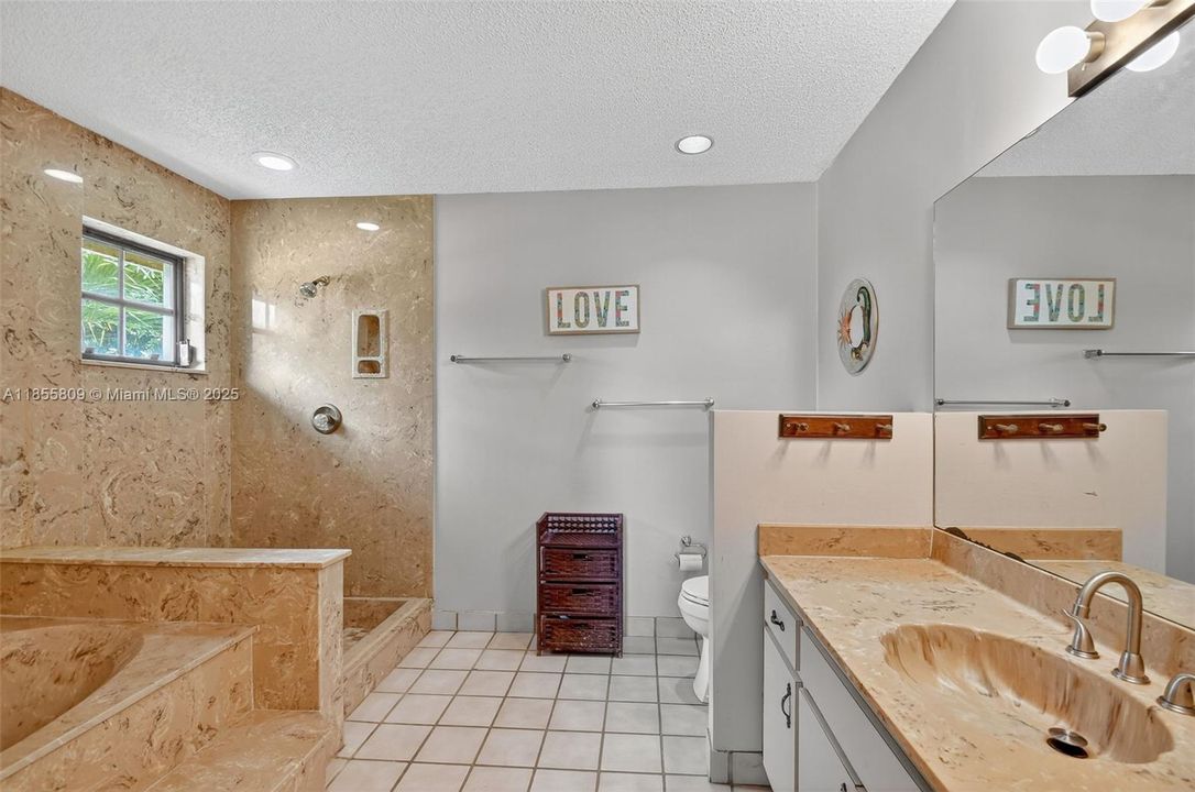 Vendido Recientemente: $750,000 (4 camas, 3 baños, 2824 Pies cuadrados)