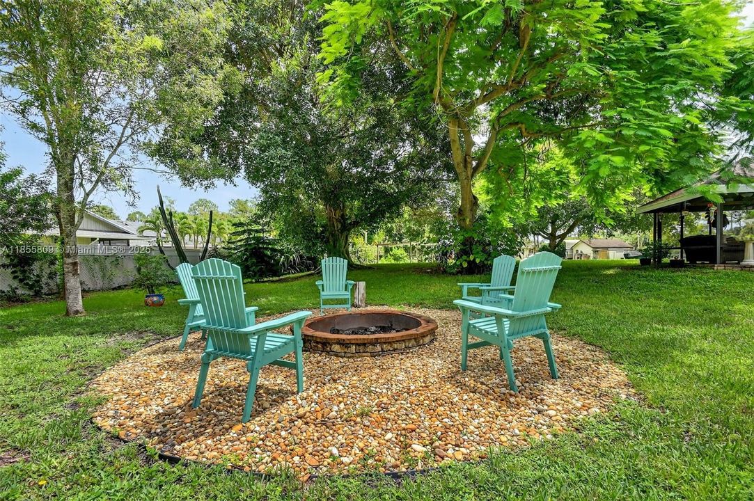 Vendido Recientemente: $750,000 (4 camas, 3 baños, 2824 Pies cuadrados)