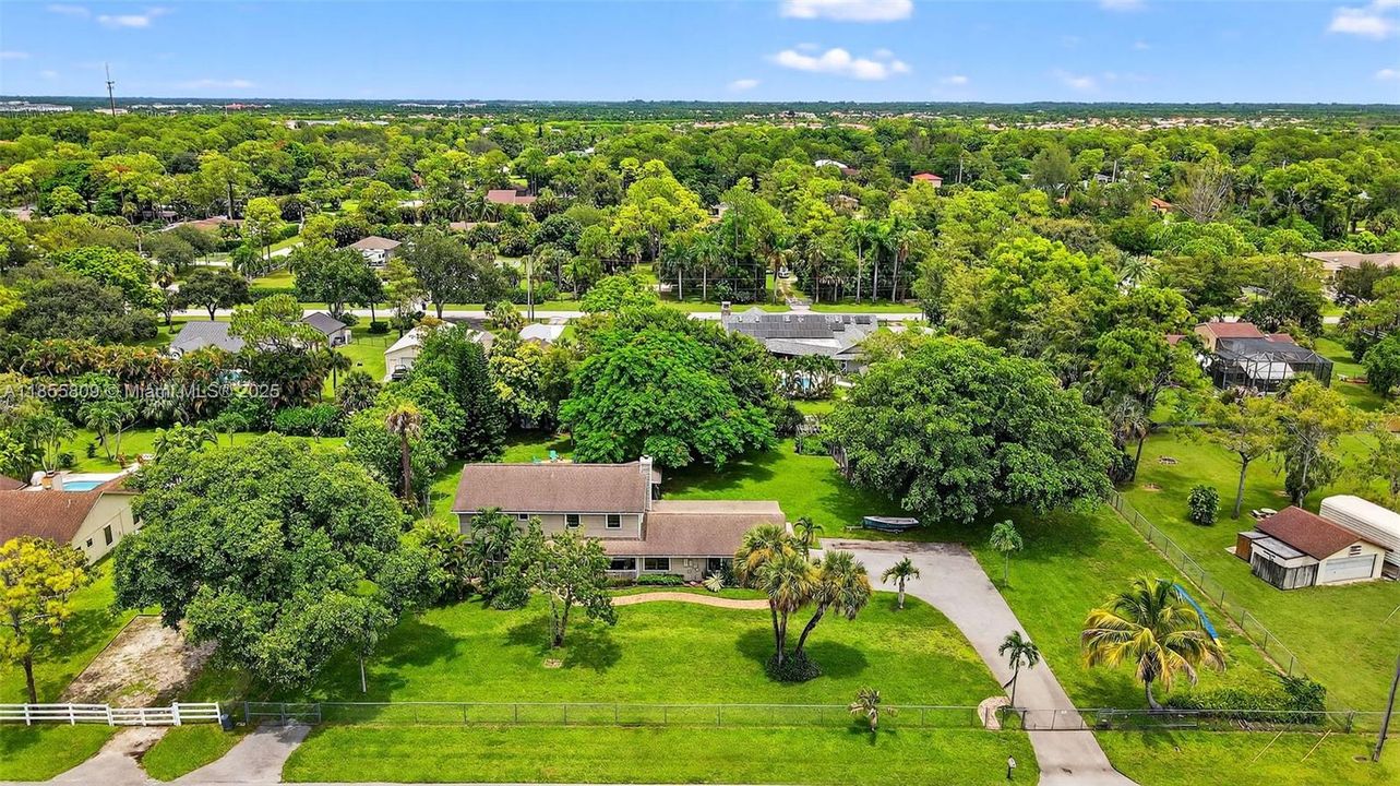 Vendido Recientemente: $750,000 (4 camas, 3 baños, 2824 Pies cuadrados)