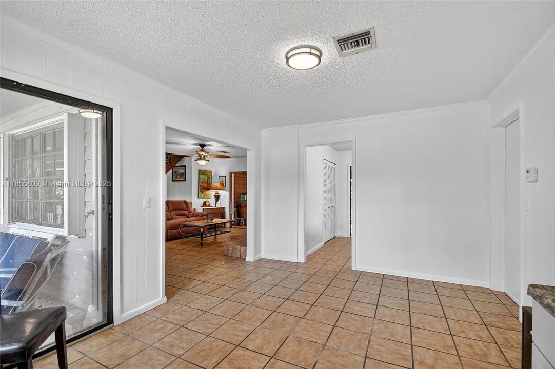 Vendido Recientemente: $750,000 (4 camas, 3 baños, 2824 Pies cuadrados)