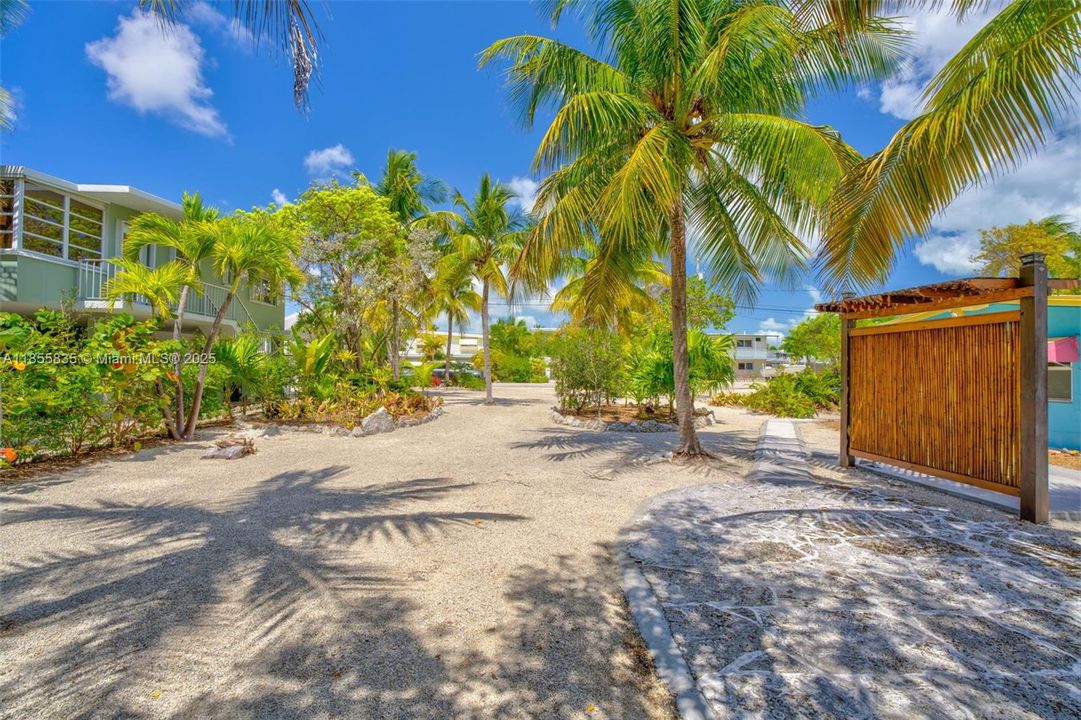 Build your dream home on the extra lot while you enjoy your Keys weekend getaway