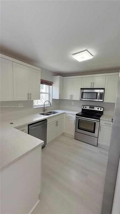 Active With Contract: $3,000 (3 beds, 2 baths, 1263 Square Feet)