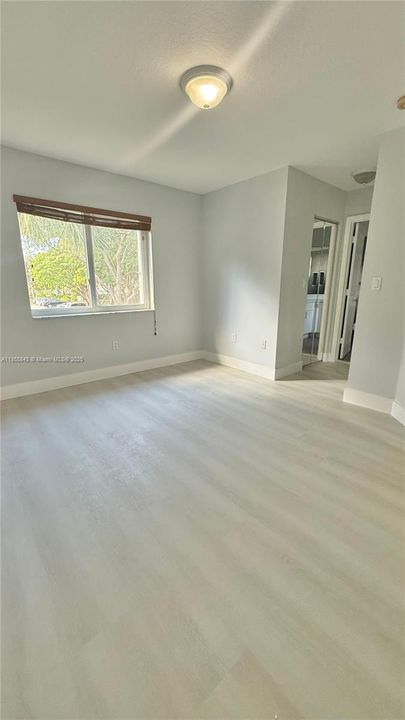 Active With Contract: $3,000 (3 beds, 2 baths, 1263 Square Feet)