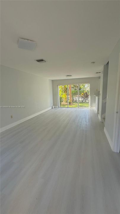 Active With Contract: $3,000 (3 beds, 2 baths, 1263 Square Feet)