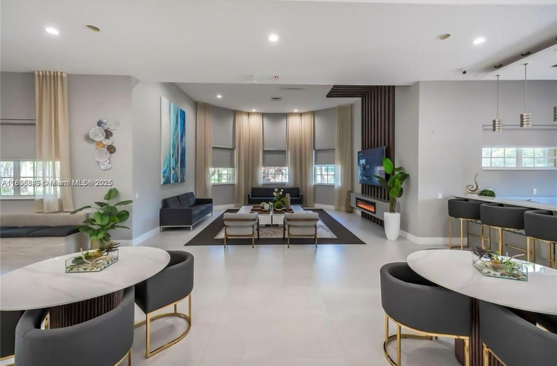 Active With Contract: $3,000 (3 beds, 2 baths, 1263 Square Feet)