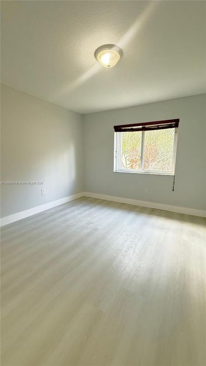 Active With Contract: $3,000 (3 beds, 2 baths, 1263 Square Feet)