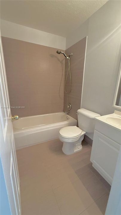 Active With Contract: $3,000 (3 beds, 2 baths, 1263 Square Feet)