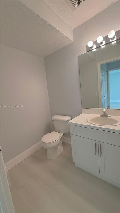 Active With Contract: $3,000 (3 beds, 2 baths, 1263 Square Feet)