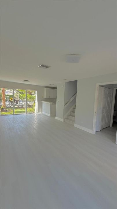 Active With Contract: $3,000 (3 beds, 2 baths, 1263 Square Feet)