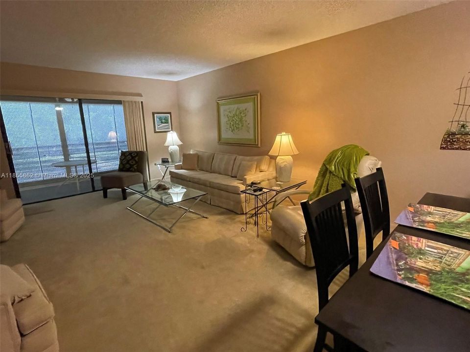 For Sale: $160,000 (2 beds, 2 baths, 1270 Square Feet)